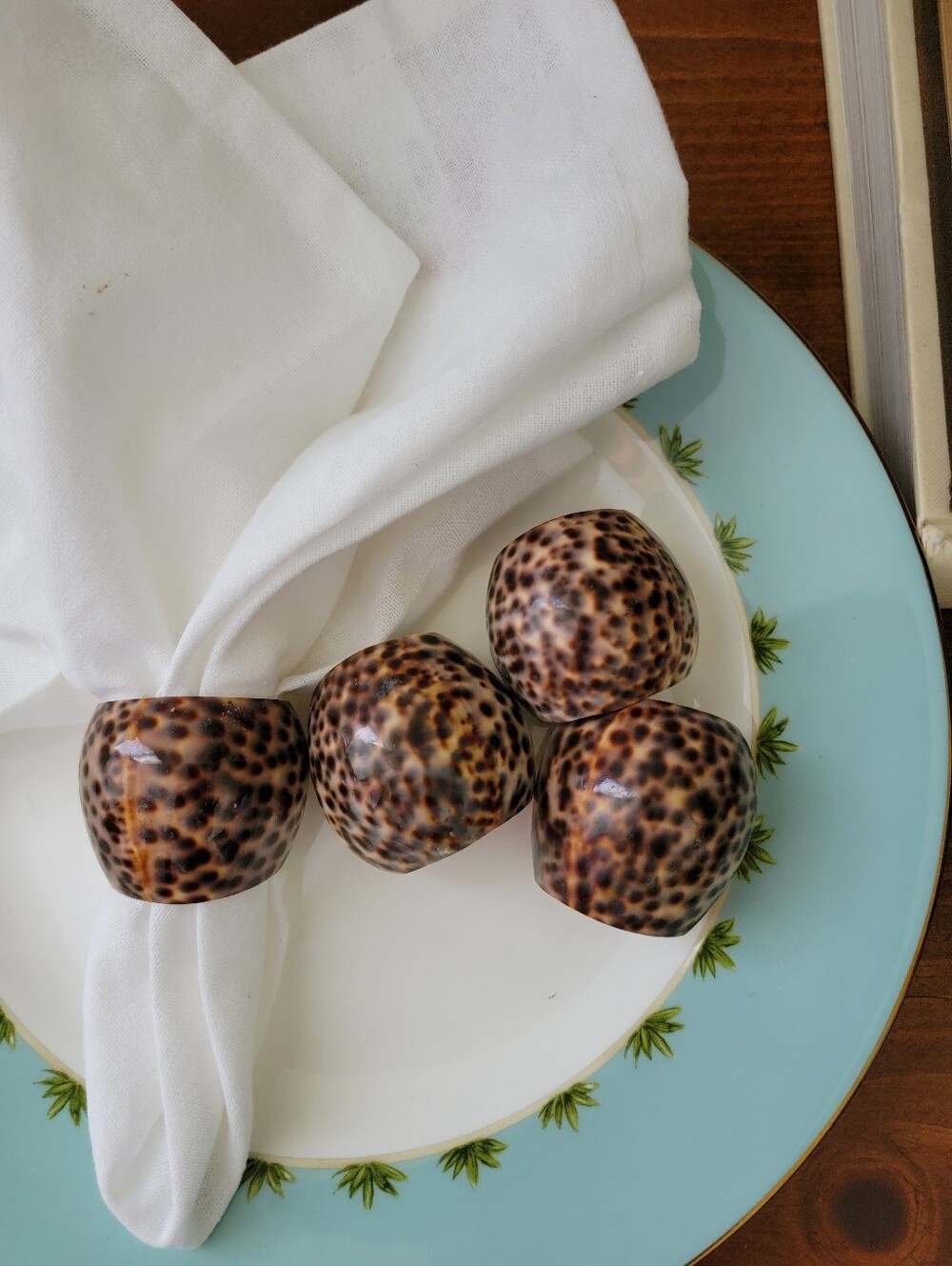 Set Of 4 Tiger Cowrie Shell Napkin Rings Holders Dinnerware Accessories
